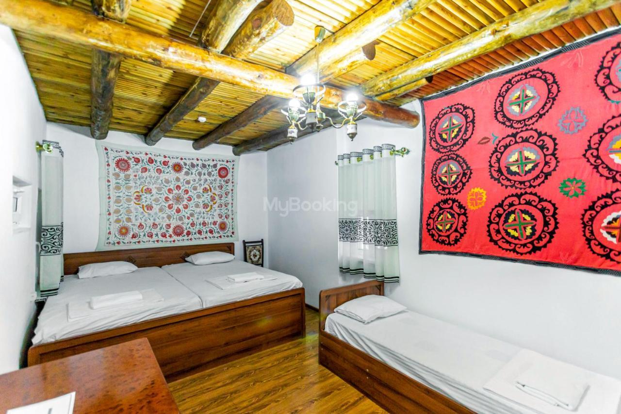 Okhun Madrasah15Th-16Th Century Hotel Bukhara Bagian luar foto