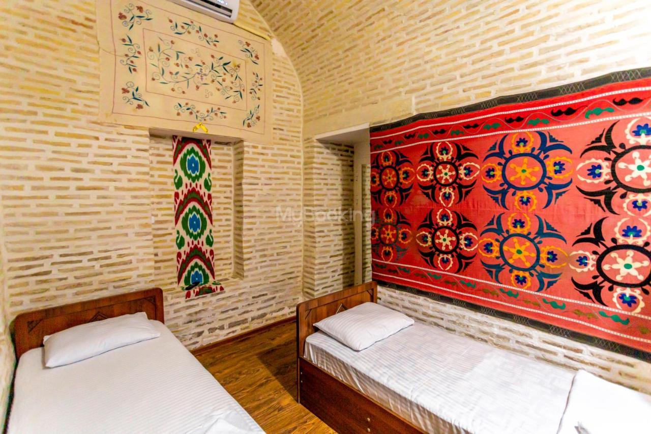 Okhun Madrasah15Th-16Th Century Hotel Bukhara Bagian luar foto