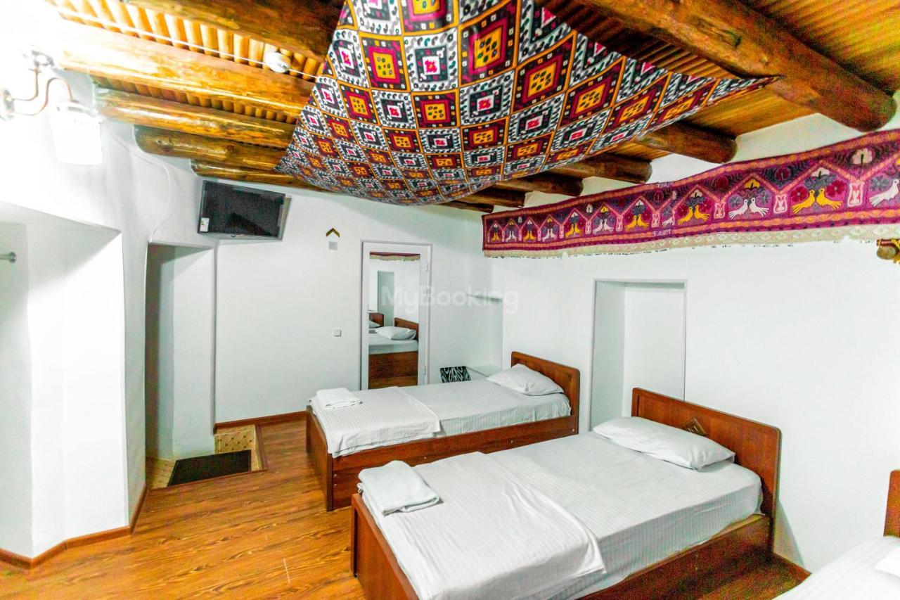 Okhun Madrasah15Th-16Th Century Hotel Bukhara Bagian luar foto
