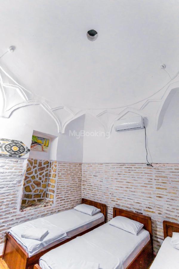 Okhun Madrasah15Th-16Th Century Hotel Bukhara Bagian luar foto